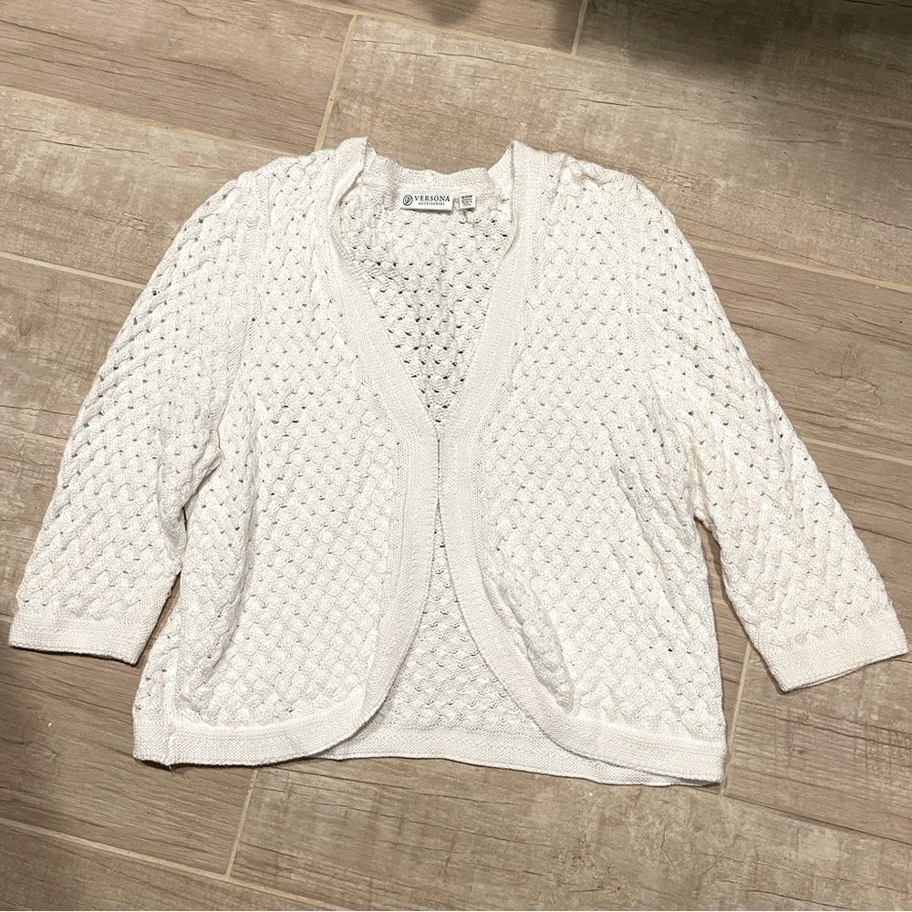 Versona white 3/4 length sleeve sweater.
